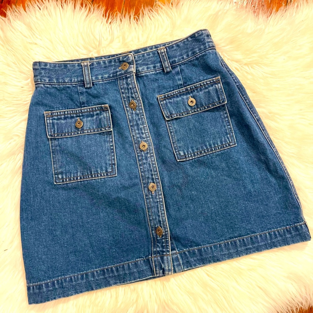Vintage Gap ~ Button Front Denim Mini Skirt. Size 4 🦋